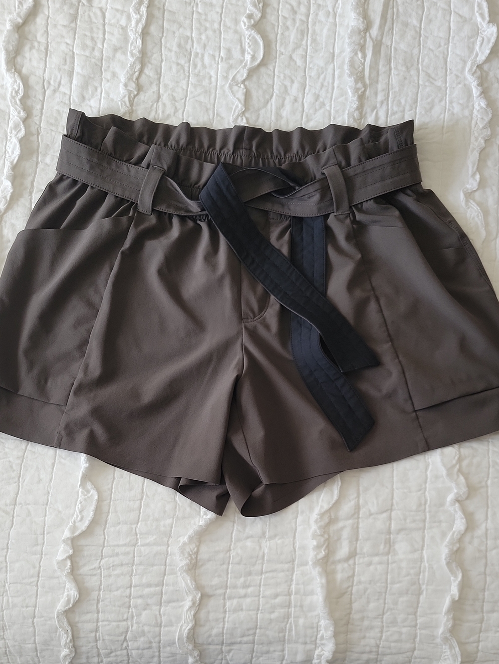 Athleta High-Waist Paperbag Shorts with Rev. Tie Belt 10 Dark Olive Like New